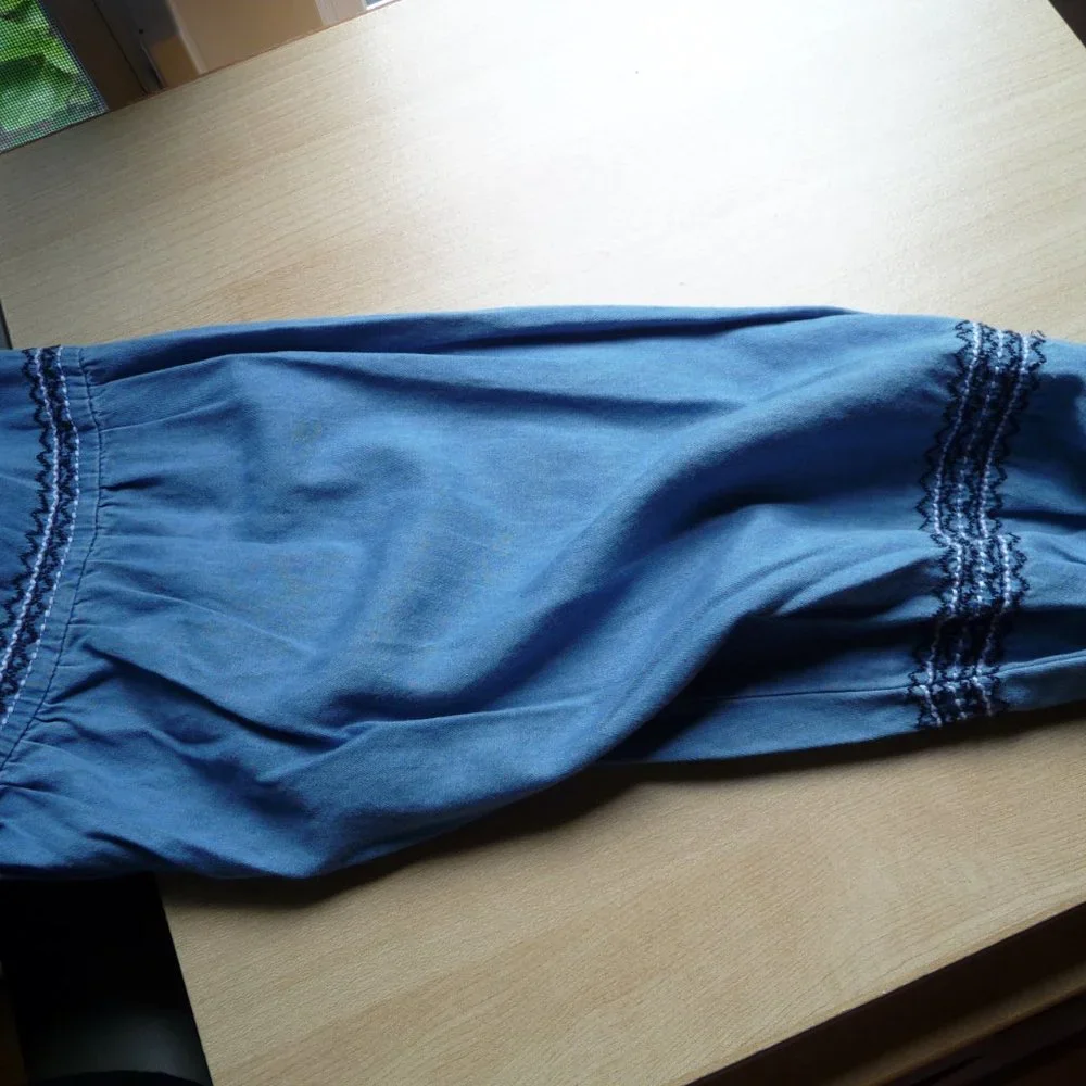 KNOX ROSE LIGHT BLUE SHAMBRAY WITH  EMBROIDERY AND BELL SLEEVE BLOUSE SIZE LARGE - Picture 4 of 4